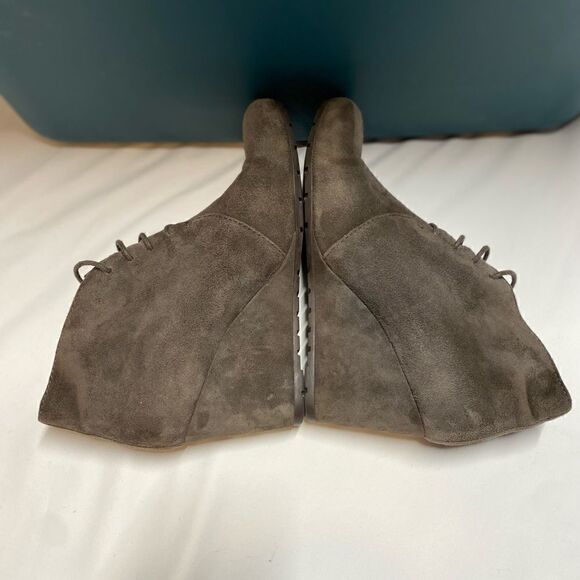 Clarks Chocolate Brown Wedge Booties - Size 7.5 - Picture 6 of 7